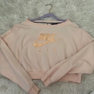Cropped Nike crew neck!
